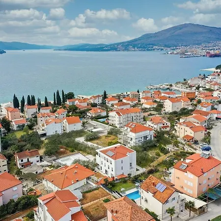 Βίλα Urban Τρογκίρ